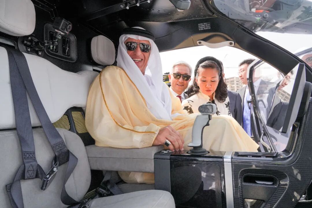 小鹏汇天“陆地航母”飞行器X3-F在阿联酋获颁特许飞行证