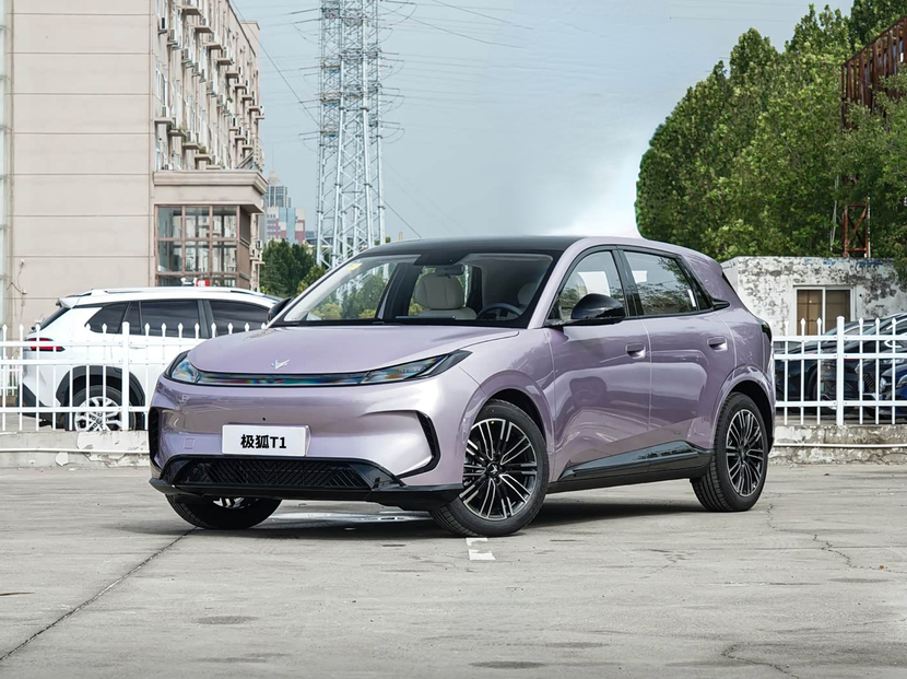 2025款极狐T1，是一台北汽新能源瞄准年轻人市场的纯电小车