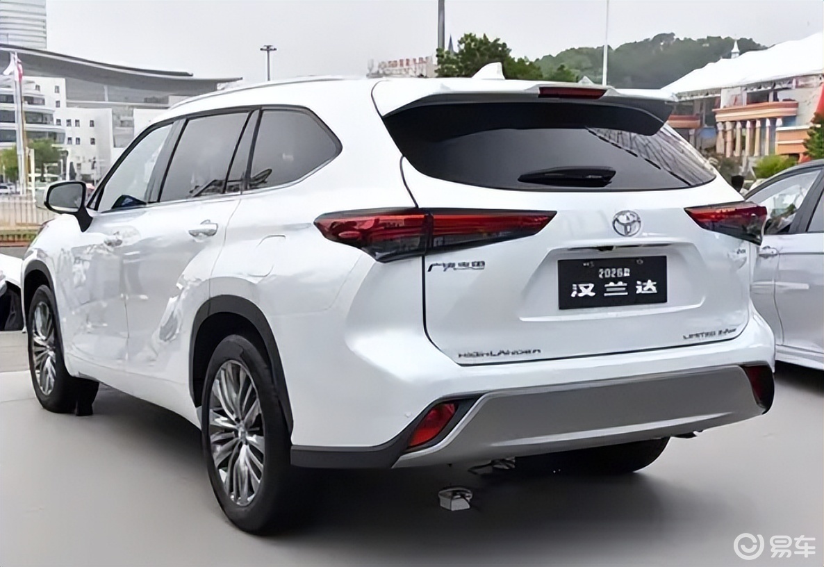 26款汉兰达24.98万起售,全系标配15.6英寸中控屏