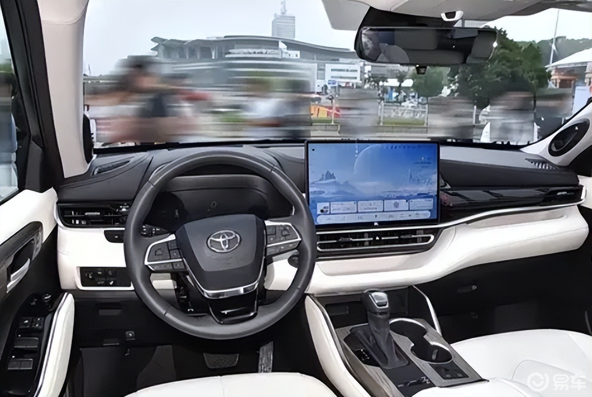 26款汉兰达24.98万起售,全系标配15.6英寸中控屏