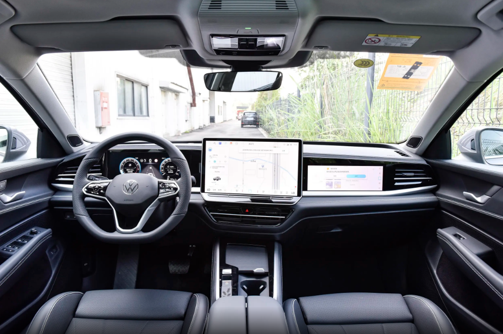 20万左右热门中型车如何选?大众帕萨特对比丰田亚洲龙