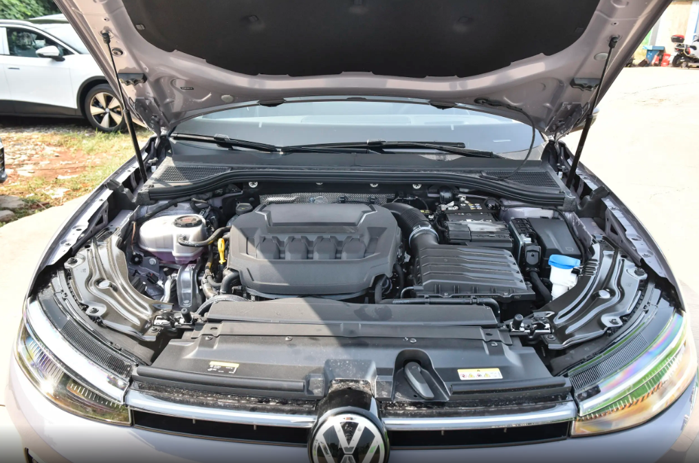 20万左右热门中型车如何选?大众帕萨特对比丰田亚洲龙