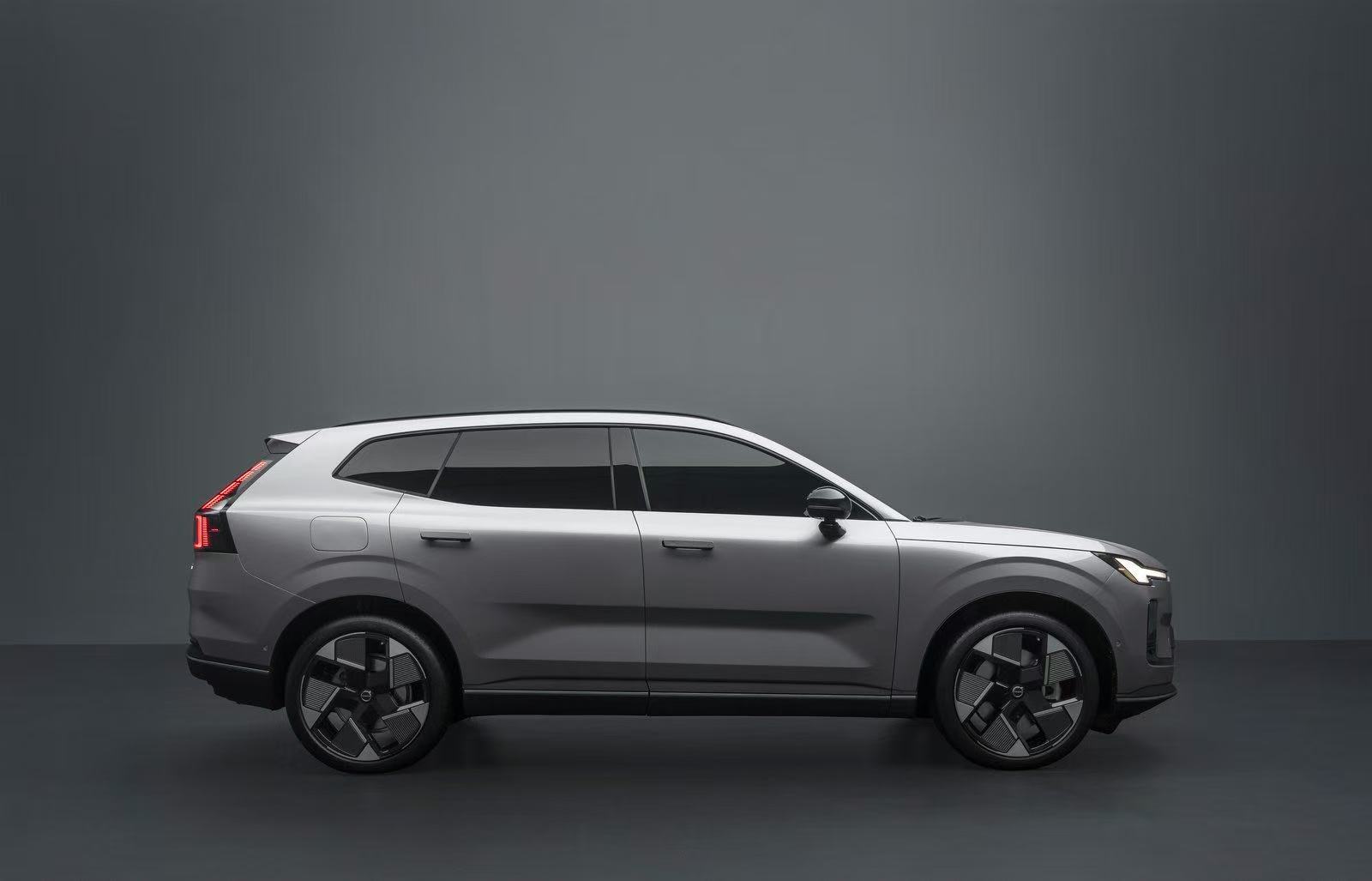 30万元级豪华SUV,买沃尔沃XC70还是宝马X3