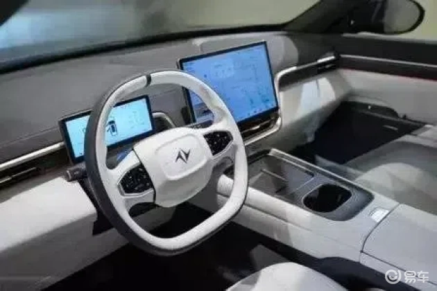 奕派eπ008 VS 零跑C16:谁将家搬进车内