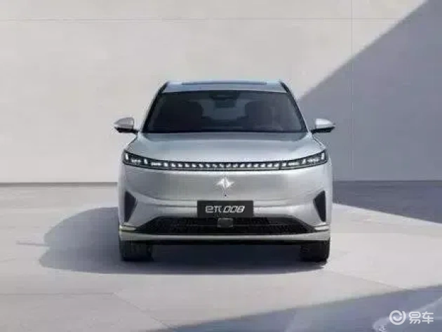 奕派eπ008 VS 零跑C16：谁将家搬进车内