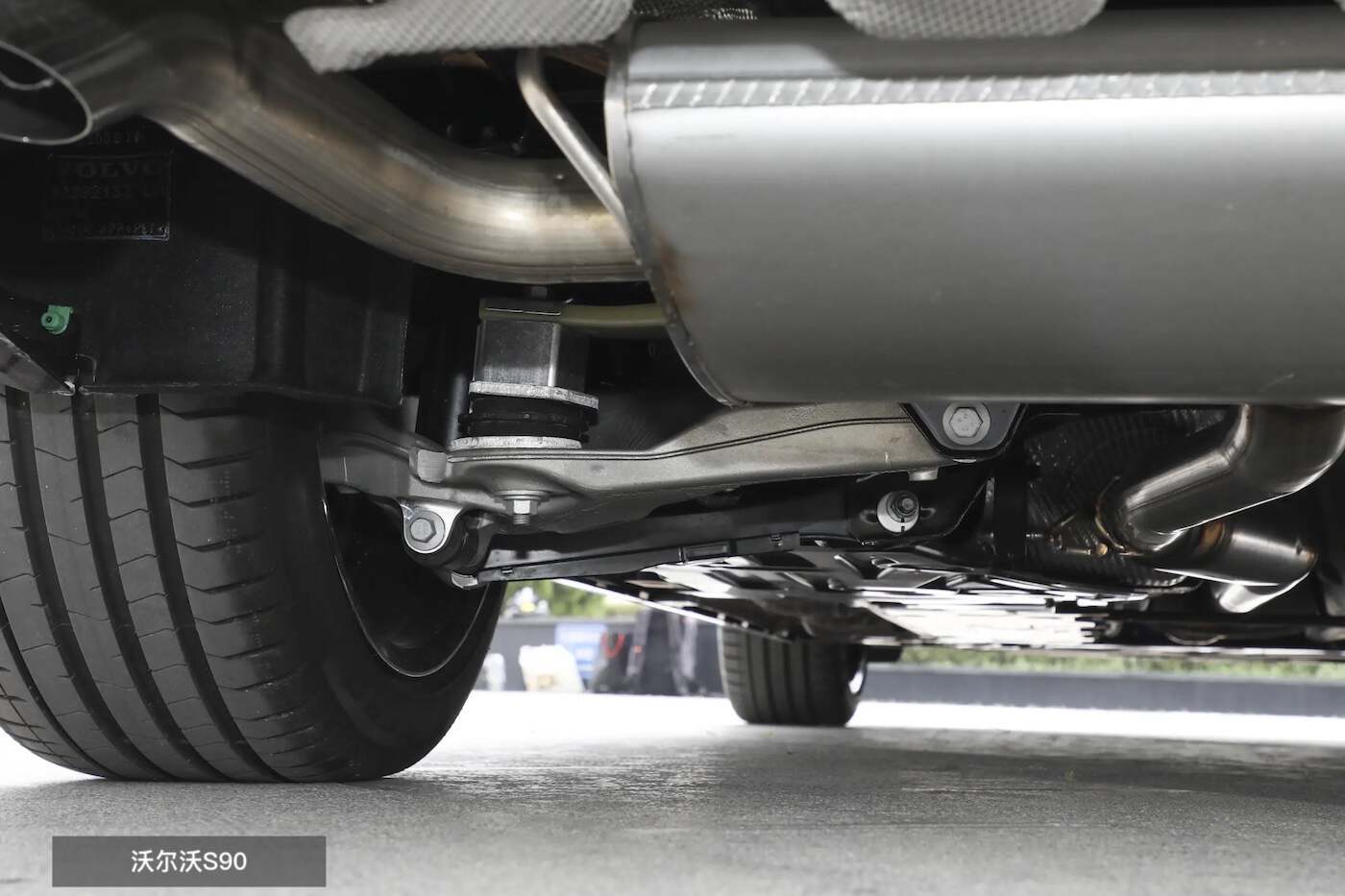 传统豪华C级对决:奥迪A6L与沃尔沃S90,选谁合适?