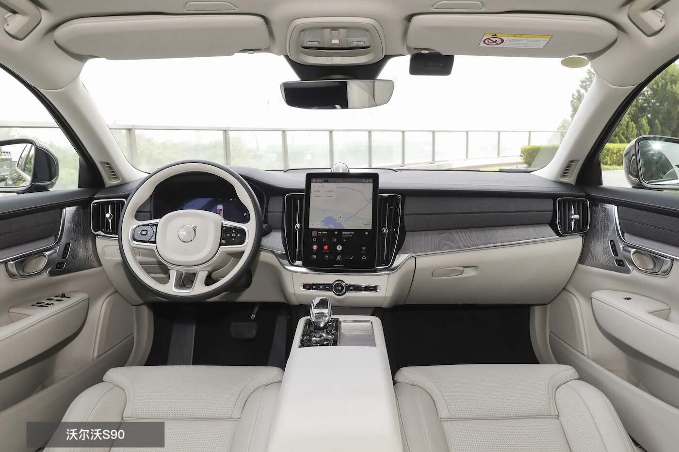 传统豪华C级对决:奥迪A6L与沃尔沃S90,选谁合适?