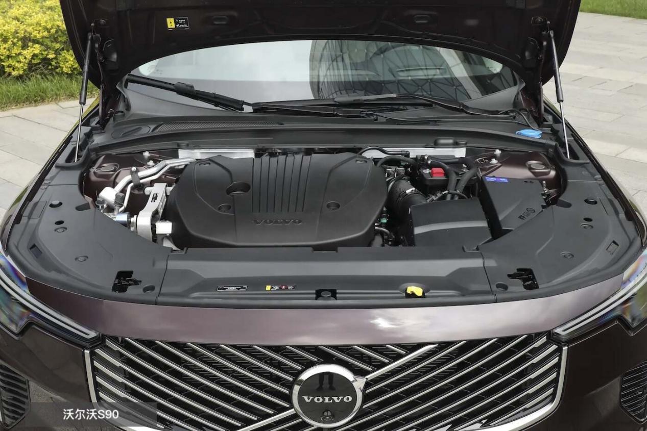 传统豪华C级对决:奥迪A6L与沃尔沃S90,选谁合适?