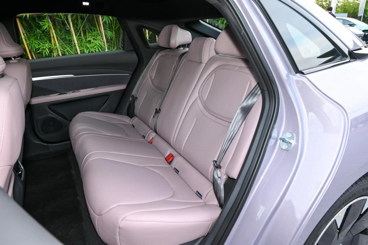 纯电家轿,长安启源A06竞对小鹏M03,谁才是最终之选?